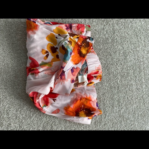 High-waisted floral shorts - Picture 2 of 2